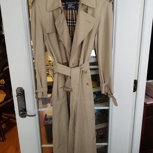 Vintage Burberry Classic Trench coat ( like new)